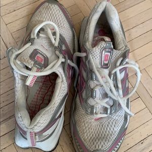 Nike Ladies Tennis Shoes